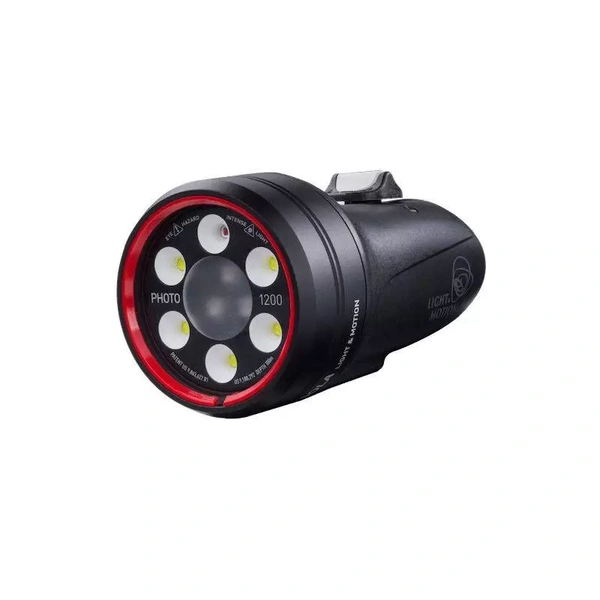 lampe light & motion sola 1200 ots, 1200 lumens, faisceau spot et large, avec batterie et chargeur.