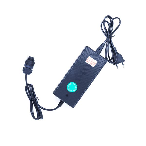 chargeur de batterie pour scooter xk suex